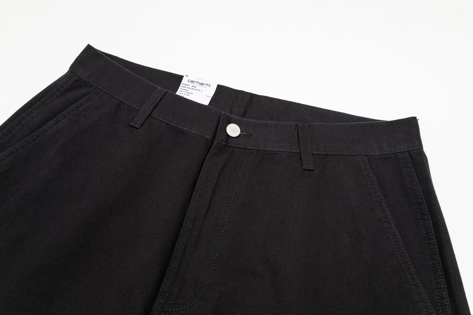 140 Carhartt Wip Carhartt limited love embroidered jeans The old "Car-in-Heart" soul that once danced on the workers' uniforms of the 1970s is back. This is not a simple red heart, it carries a hard-core story of "Union Made" that spoke out for labor rights. Now, this Classic heart-shaped logo has been reawakened. Carhartt WIP SS 25 Heart Series incorporates it into the design details of core items such as Drewe Chore Coat and Hooded Ingo Sweatshirt in the form of cloth patches, embroidery, and all-over printing. Twill cotton work jackets and thick and soft sweatshirts are based on practical silhouettes and have unique recognition because of this heart. From workwear symbols to street passwords, this heart seems to have a new life in the hands of WIP. It represents a meaningful story and conveys a gentle, free and rooted spirit. The pride of the past extends to the expression of the present. Item No.: DK 34801 Color: Black White Size: S-2XL